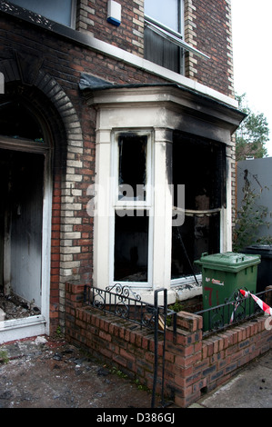 Feroce grave incendio porta anteriore camera da letto Foto Stock