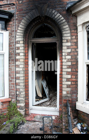 Gravi feroce casa di fuoco porta anteriore Foto Stock