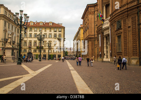 Acciottolata strada pedonale a Torino Italia Foto Stock