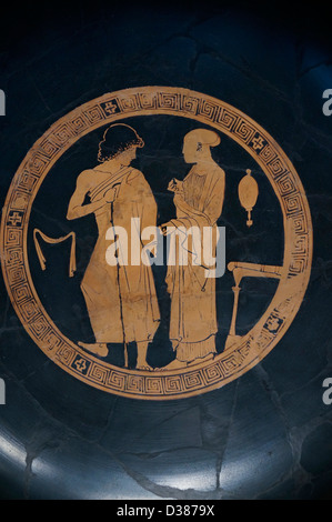 Greco, Attica. Una kylix (vino o bicchiere), c. 470 A.C. La terracotta, rosso-figura tecnica. Foto Stock