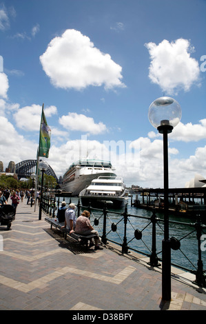 Un grande Ocean Liner ancorata in Sydney Australia Foto Stock