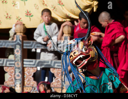 Maschera tradizionale del rito annuale festival tsechu, Trongsa Dzong, Bhutan Foto Stock
