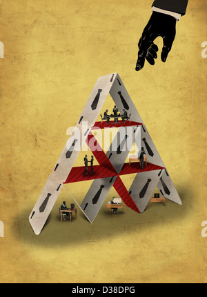 Immagine illustrativa del lato rivolto verso la piramide fatta di carte che rappresentano il lavoro di squadra Foto Stock