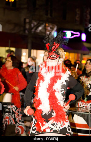 Febbraio 13, 2013 - Arlington, Virginia, Stati Uniti d'America - Clarendon Mardi Gras Parade (credito Immagine: © Dasha Rosato) Foto Stock