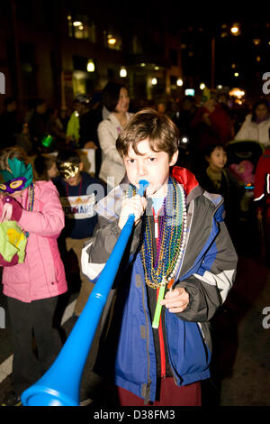 Febbraio 13, 2013 - Arlington, Virginia, Stati Uniti d'America - Clarendon Mardi Gras Parade (credito Immagine: © Dasha Rosato) Foto Stock