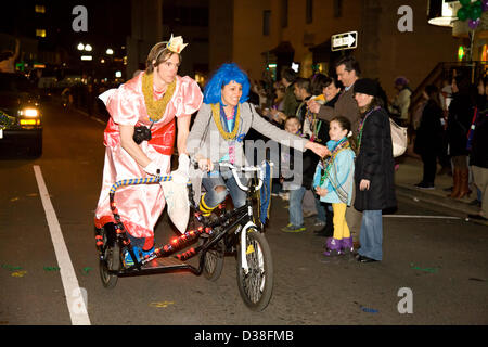 Febbraio 13, 2013 - Arlington, Virginia, Stati Uniti d'America - Clarendon Mardi Gras Parade (credito Immagine: © Dasha Rosato) Foto Stock