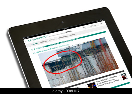 App per iPad che mostra l'edizione francese del Huffington Post ( Le Huffpost) visualizzato su una quarta generazione di Apple iPad Foto Stock