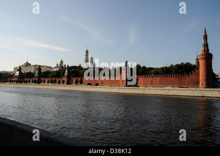 Parete del Cremlino e fiume Moskva, Russia Foto Stock