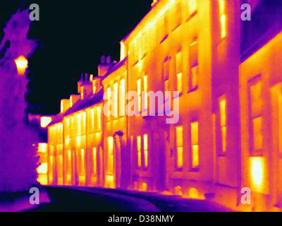 Immagine termica di case sulla strada di città Foto Stock