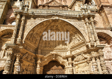 La porta di Santa Maria Cathedal a Astorga, Spagna Foto Stock