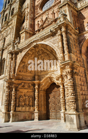 La porta di Santa Maria Cathedal a Astorga, Spagna Foto Stock