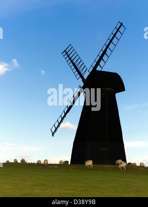 Mulino rotante, o nuovo mulino, è il Grade II Listed smock mulino a Rottingdean, East Sussex, Inghilterra Foto Stock