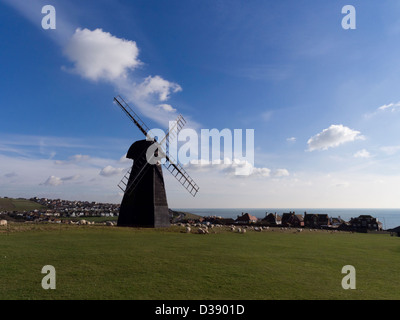 Mulino rotante, o nuovo mulino, è il Grade II Listed smock mulino a Rottingdean, East Sussex, Inghilterra Foto Stock