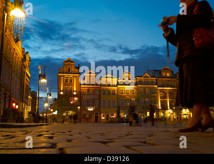 Poznan, Polonia, residenti come in grado di soddisfare fino al Mercato Vecchio Foto Stock