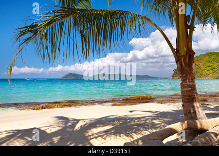 Thailandia - Vista sul mare e la spiaggia su Ko Samet Island, Thailandia Foto Stock