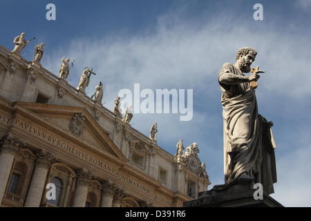 13 feb 2013 i media di tutto il mondo alla Città del Vaticano, Roma a seguito delle dimissioni annuncio da parte di Papa Benedetto XVI Foto Stock