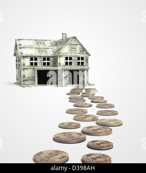 Le monete che portano il percorso verso la carta moneta house isolate su sfondo bianco che rappresentano il prestito iniziale Foto Stock