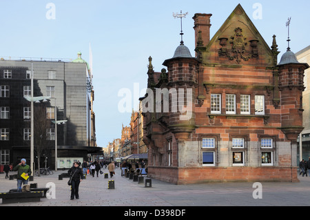 Vista del vecchio St Enoch Square biglietti della metropolitana dalla stazione di Glasgow, Scotland, Regno Unito Foto Stock