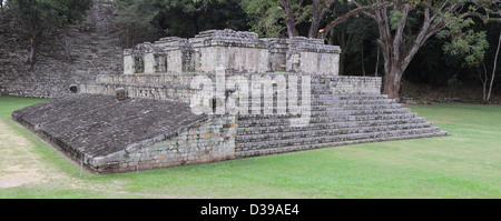 Muratura in pietra presso le rovine della città maya di Copan in giorno moderno Honduras, America Centrale Foto Stock