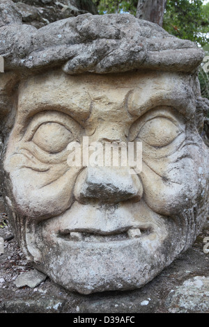 Muratura in pietra presso le rovine della città maya di Copan in giorno moderno Honduras, America Centrale Foto Stock