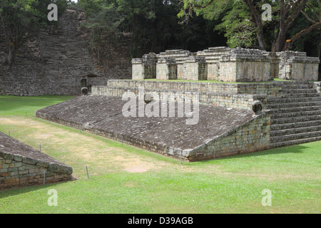 Muratura in pietra presso le rovine della città maya di Copan in giorno moderno Honduras, America Centrale Foto Stock