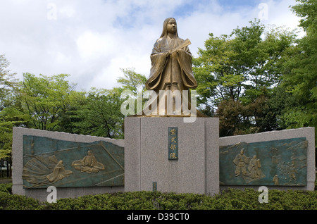 Statua di Murasaki Shikibu in un parco in Fukui, Giapponese poeta e romanziere che ha scritto il racconto di Genji. Foto Stock