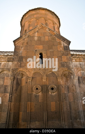 L'esterno muro di pietra e la cupola della chiesa medievale di San Gregorio in antiche città armena di Ani, nella Turchia orientale. Foto Stock