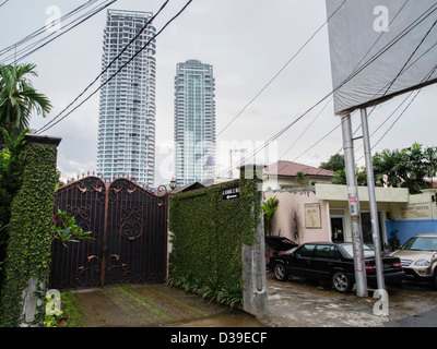 Kemang è una rapida modernizzazione del quartiere di Jakarta con un sacco di espatriati. Foto Stock