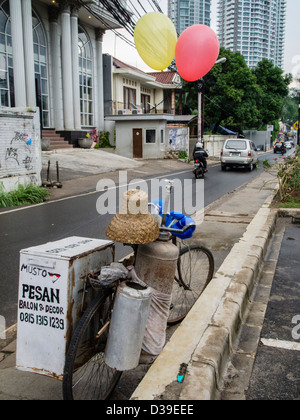 Kemang è una rapida modernizzazione del quartiere di Jakarta con un sacco di espatriati. Foto Stock