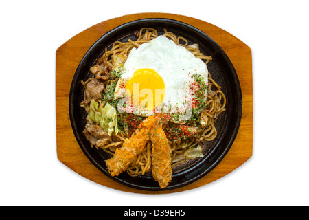 Tradizionale Giapponese agitare tagliatelle con gamberi e carne di maiale Foto Stock