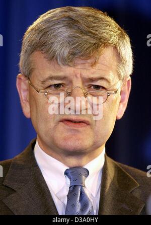 (Dpa) - Joschka Fischer, Segretario per gli affari esteri, a Berlino il 12 aprile 2002. Foto Stock