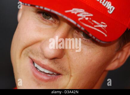 (Dpa) - Michael Schumacher, tedesco pilota di Formula 1, raffigurato in Interlagos, Brasile, 28 marzo 2002. Foto Stock