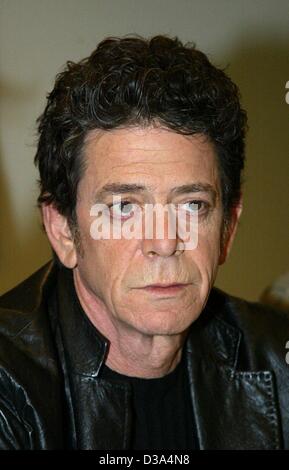 (Dpa) - US rock star Lou Reed ("Fate una passeggiata sul lato selvaggio") illustrato nel corso di una conferenza stampa tenutasi a Berlino, 15 marzo 2002. Foto Stock