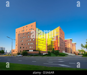 Facciata colorata di un ufficio moderno edificio di Deventer, Paesi Bassi Foto Stock