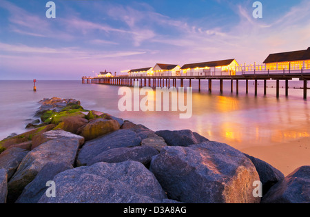 Southwold pier al tramonto, Southwold, Suffolk, East Anglia, Inghilterra, GB, Regno Unito e Unione europea, Europa Foto Stock