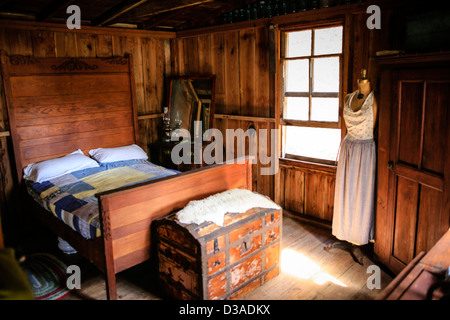 Interno di uno dei primi pionieri homestead in cabina esterna Everglade Florida Foto Stock