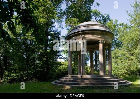 Madlitz-Wilmersdorf, Germania, tempio circolare nel paesaggio parco in Alt Madlitz Foto Stock