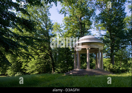 Madlitz-Wilmersdorf, Germania, tempio circolare nel paesaggio parco in Alt Madlitz Foto Stock