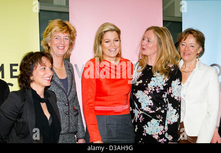 La principessa Maxima (C) dei Paesi Bassi si apre la quinta edizione di donne Inc. Festival 2013 in Rai di Amsterdam, Paesi Bassi, 14 febbraio 2013. L'apertura inizia le donne Inc. network nuovo stile. Donne Inc. è una piattaforma indipendente che collega le donne e motivare lo sviluppo individuale. Esso porta le donne di età diverse, culture e discipline a livello nazionale e a livello internazionale insieme. Foto: Albert Nieboer / Paesi Bassi fuori Foto Stock