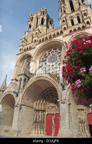 Close up della facciata la gotica Cattedrale di Notre Dame a Laon, Aisne, Picardia, Francia. Foto Stock