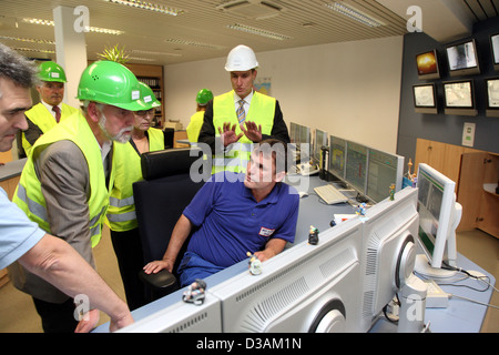 La Leuna, Germania, Jochen Flasbarth, UBA, nella sala di controllo dell'inceneritore Foto Stock