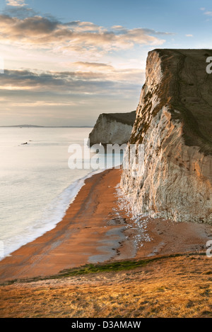 Una vista di testa Swyre e Bat sulla testa della Jurassic Coast in Dorset UK fotografato appena prima del tramonto in gennaio Foto Stock
