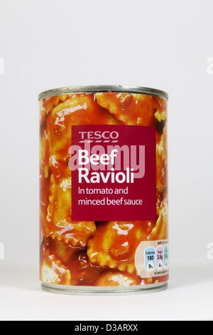 Tesco il proprio marchio di conserve di carni bovine ravioli Foto Stock