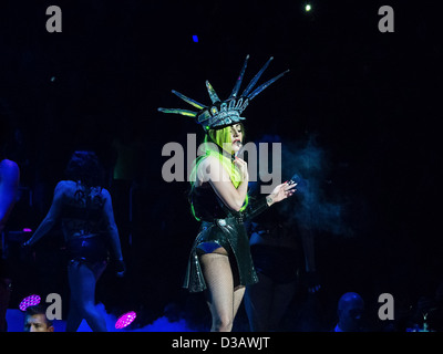 LADY GAGA esegue presso Air Canada Centre di Toronto come parte del suo "nato in questo modo la sfera Tour 2013". Febbraio 8, 2013. Foto Stock