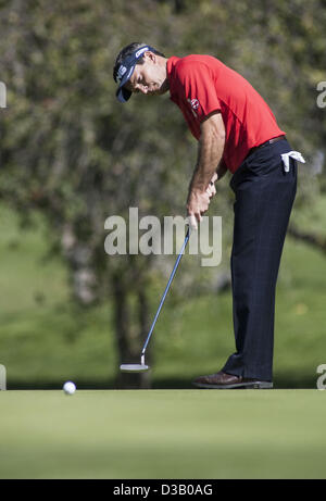 Los Angeles, California, USA. 14 febbraio 2013. Contrassegnare Willson chips al decimo foro durante il primo giro del PGA Tour Northern Trust Open Golf Tournament a Riviera Country Club in Pacific Palisades zona di Los Angeles Giovedì, 14 febbraio, 2013. (Immagine di credito: credito: Ringo Chiu/ZUMAPRESS.com/Alamy Live News) Foto Stock