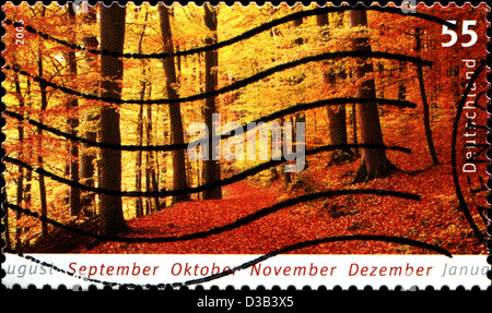 Germania - circa 2005: un timbro stampato nella Repubblica Federale Tedesca mostra autunno foresta, circa 2005 Foto Stock