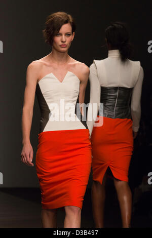 Londra, Regno Unito. Il 15 febbraio 2013. La London Fashion Week è aperto con una passerella sfilata di moda dal designer Zoe Giordano di Somerset House. Foto: CatwalkFashion/Alamy Live News Foto Stock