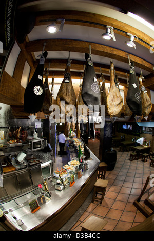 Ristorante/bar di tapas nel Casco Antiguo (Città Vecchia), Pamplona, Navarra, Paese Basco, Spagna. Foto Stock