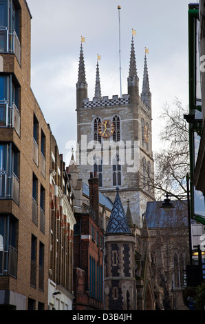 Cattedrale di Southwark Torre Campanaria vista da Winchester a piedi in London Bridge - London SE1 REGNO UNITO Foto Stock