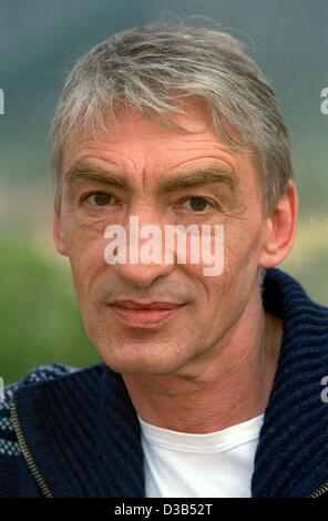 (Dpa) file - un file immagine mostra attore tedesco Gottfried John ad Amburgo, 15 ottobre 1994. Dopo aver iniziato la sua carriera nel teatro, John è diventato famoso con Fassbinder il film "Berlin Alexanderplatz" (1980) e 'il matrimonio di Maria Braun" (1979). Inoltre ha giocato il villain in 'James Bond - Golde Foto Stock